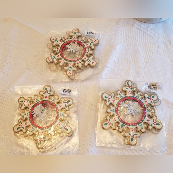 Lot of 15 Vintage Die Cast Paper  Snowflake Ornaments in original packaging - Picture 6 of 7